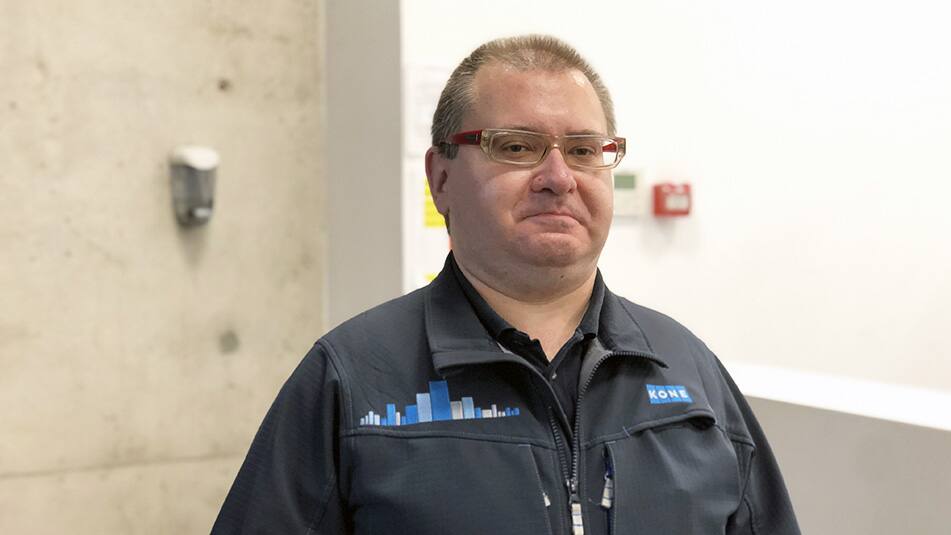 Jesús González se enorgullece de su papel al ofrecer un mantenimiento predictivo inteligente para que las instalaciones de los clientes funcionen de forma segura y sin incidencias las 24 horas del día, los 7 días de la semana.