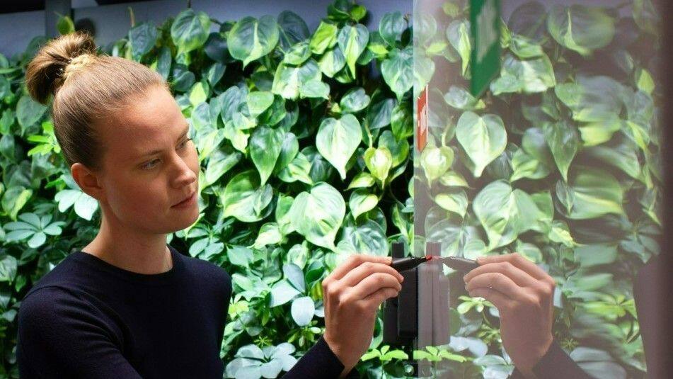 Etti Seppä, del equipo de Diseño Estratégico para la innovación de KONE, ayuda a los clientes a vislumbrar las futuras necesidades de los usuarios